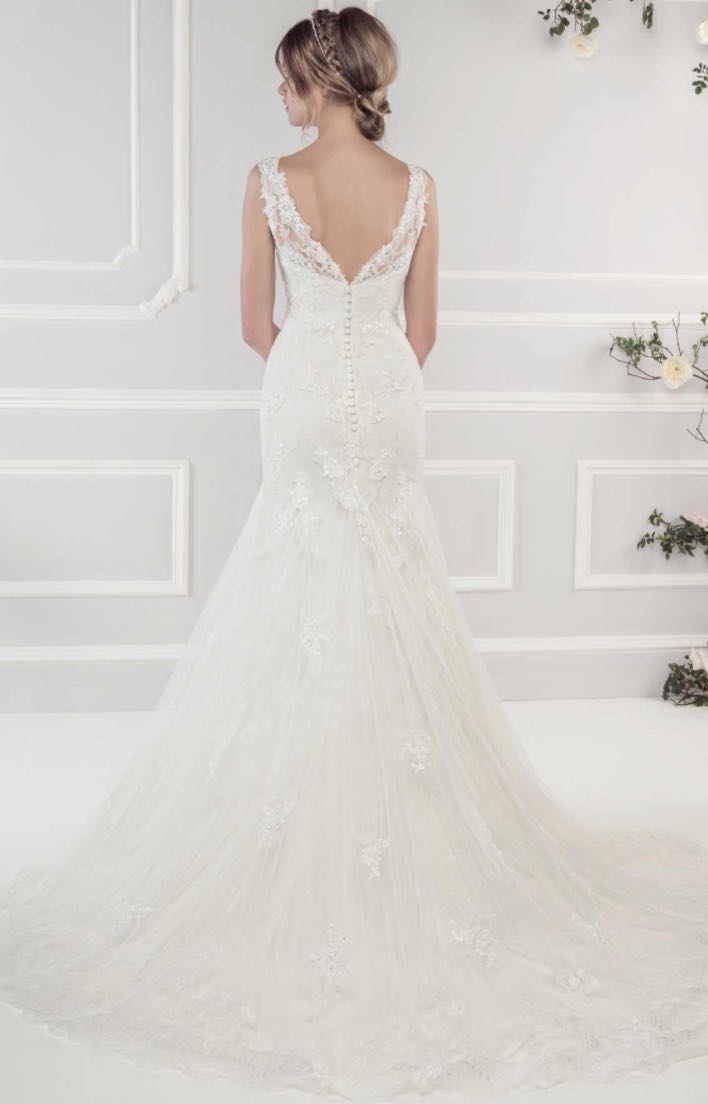 Ivory Lace Wedding Dress